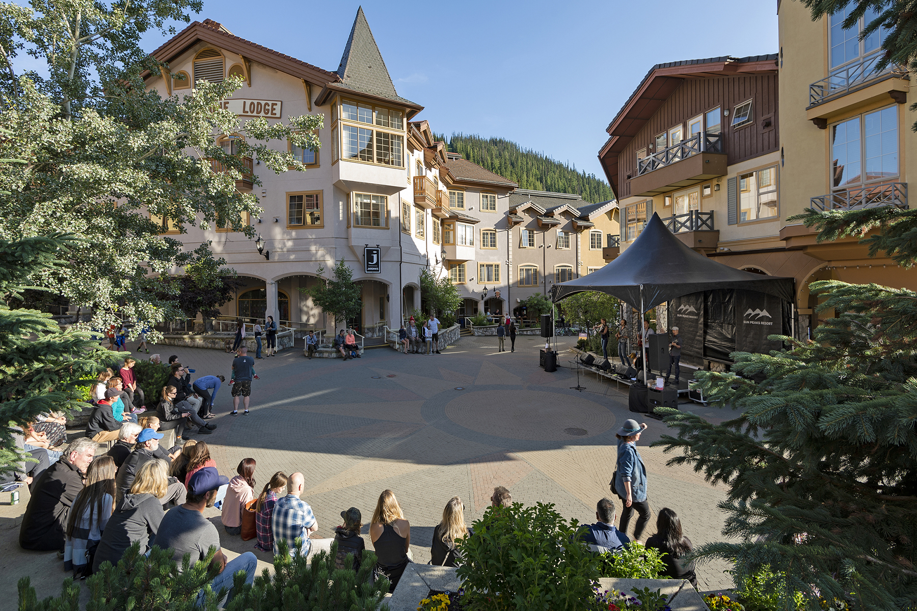 concert in sun peaks village