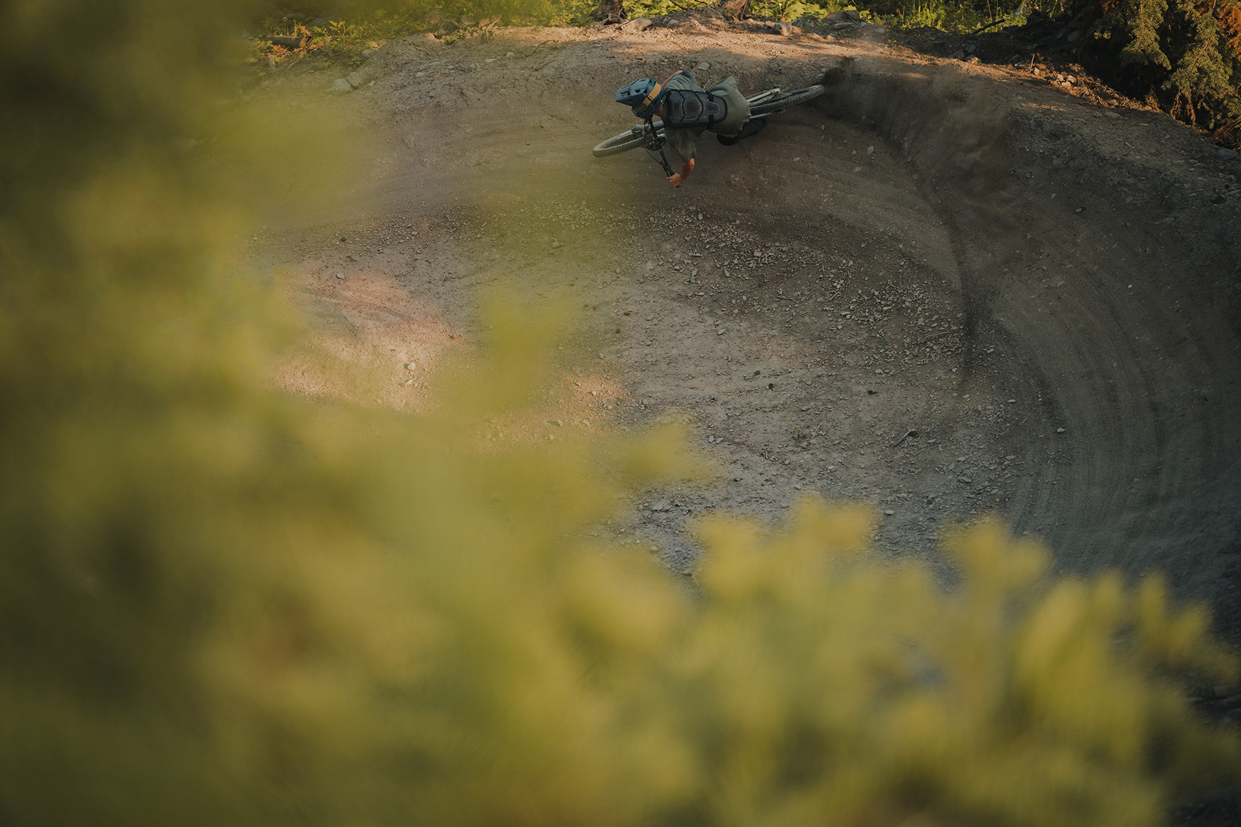 DH rider schralping a berm