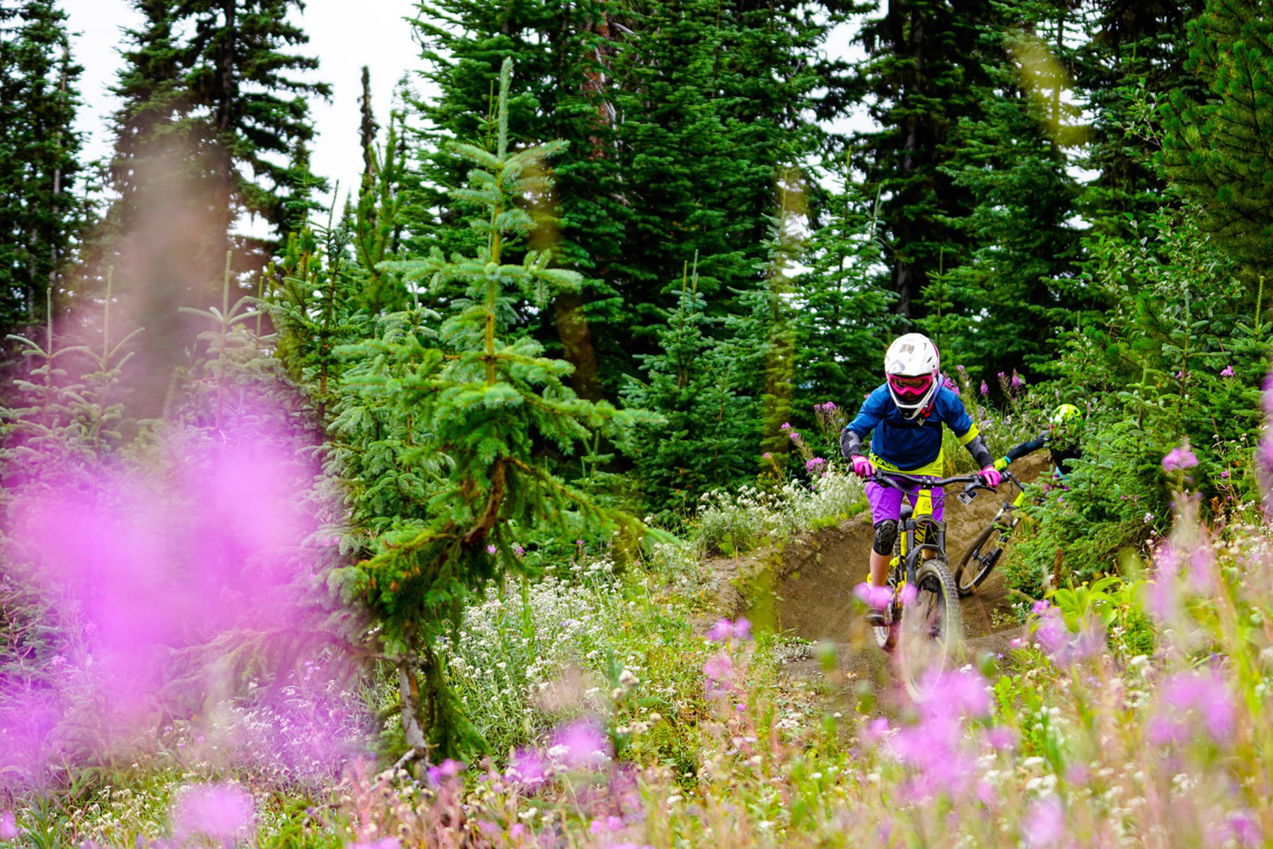 The Grunling kids ripping turns.