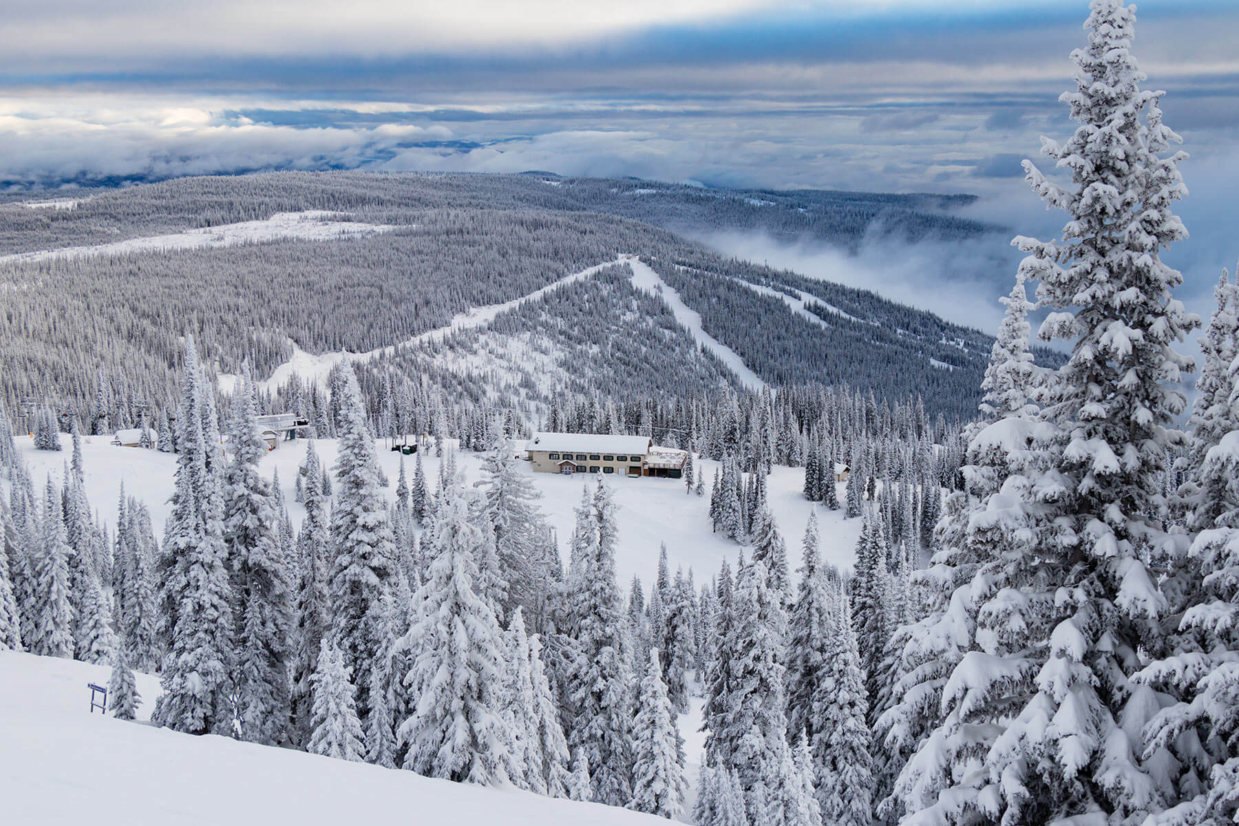 Sunburst Lodge Mid-Mountain Restaurant at Sun Peaks Resort
