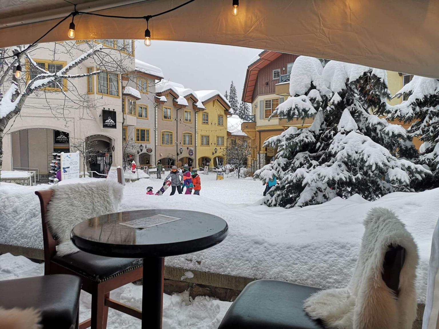 Mantles Restaurant & Lounge