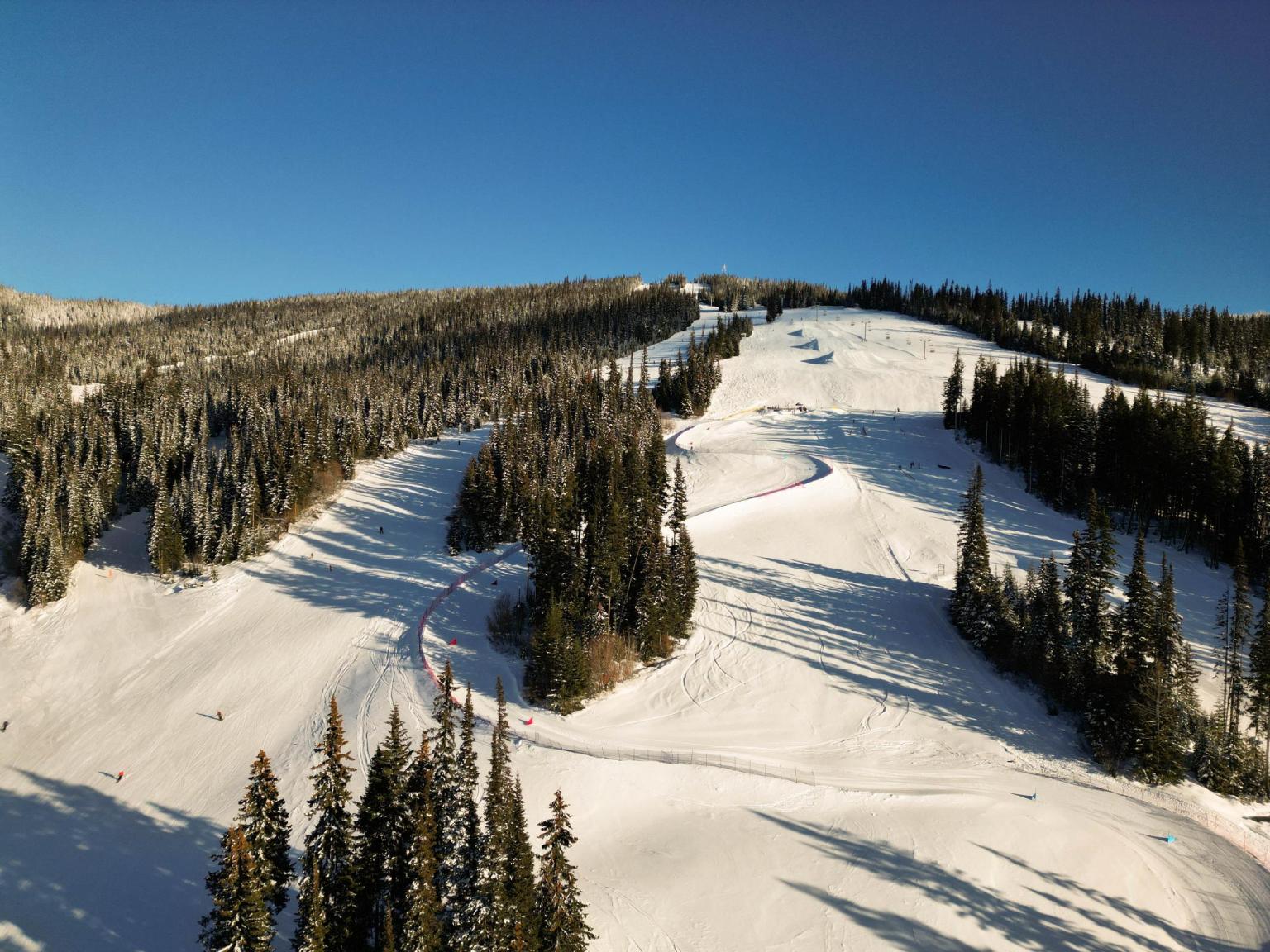 Aerial view of a skier/boarder cross course