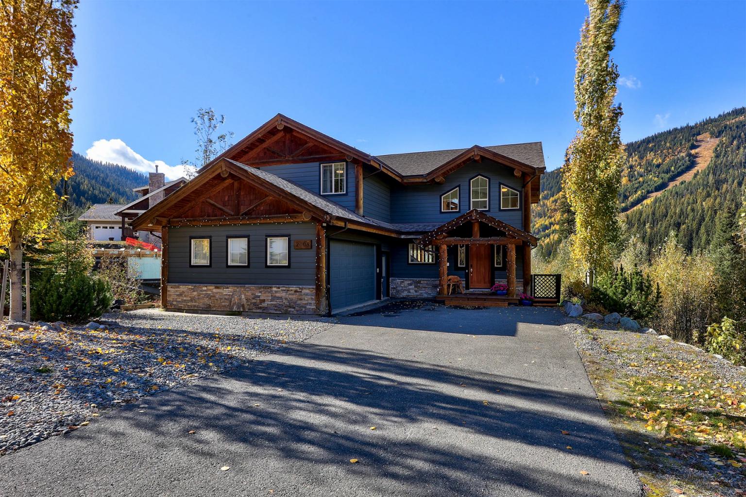 West Pine Lodge chalet in summer
