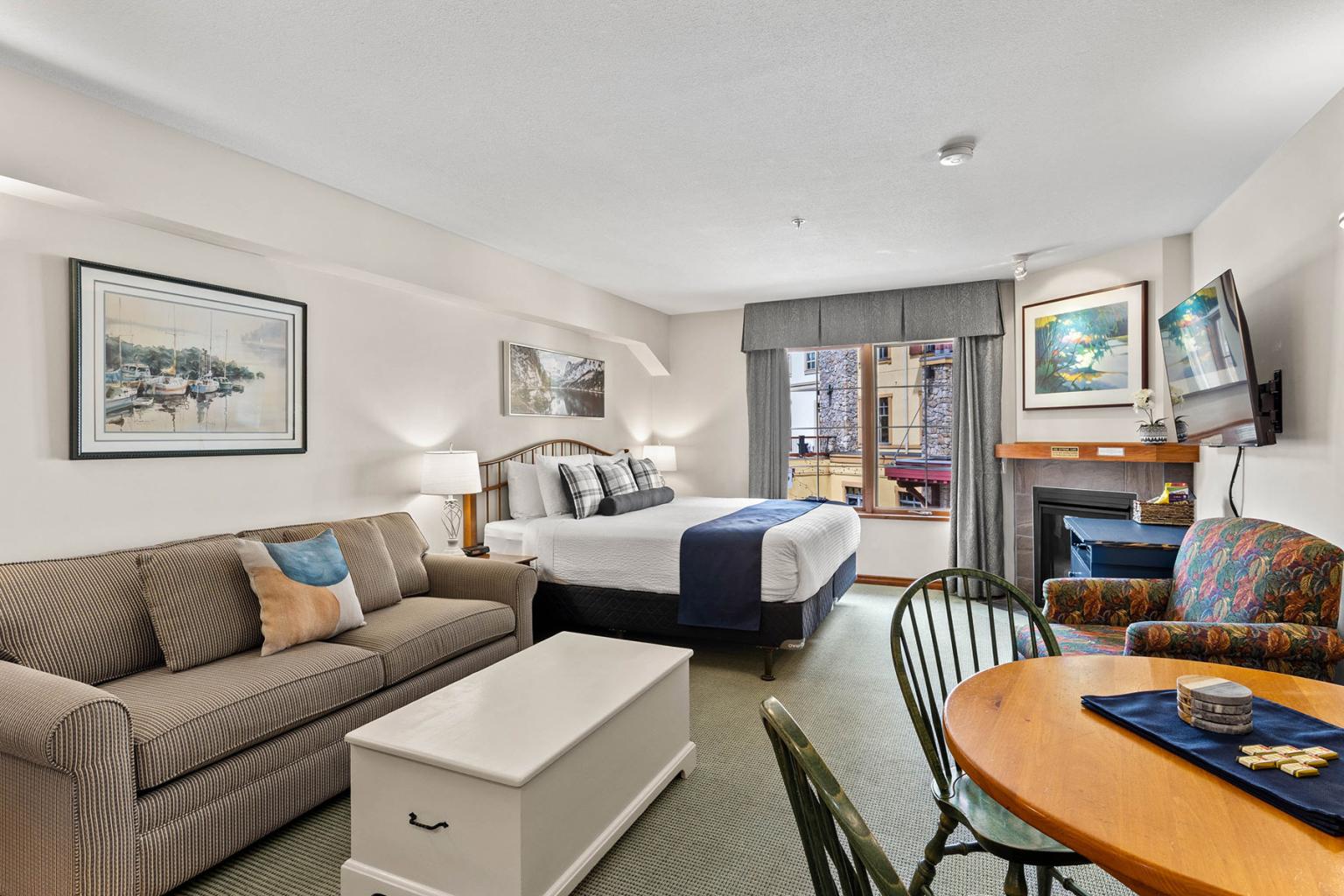 Hearthstone Lodge interio