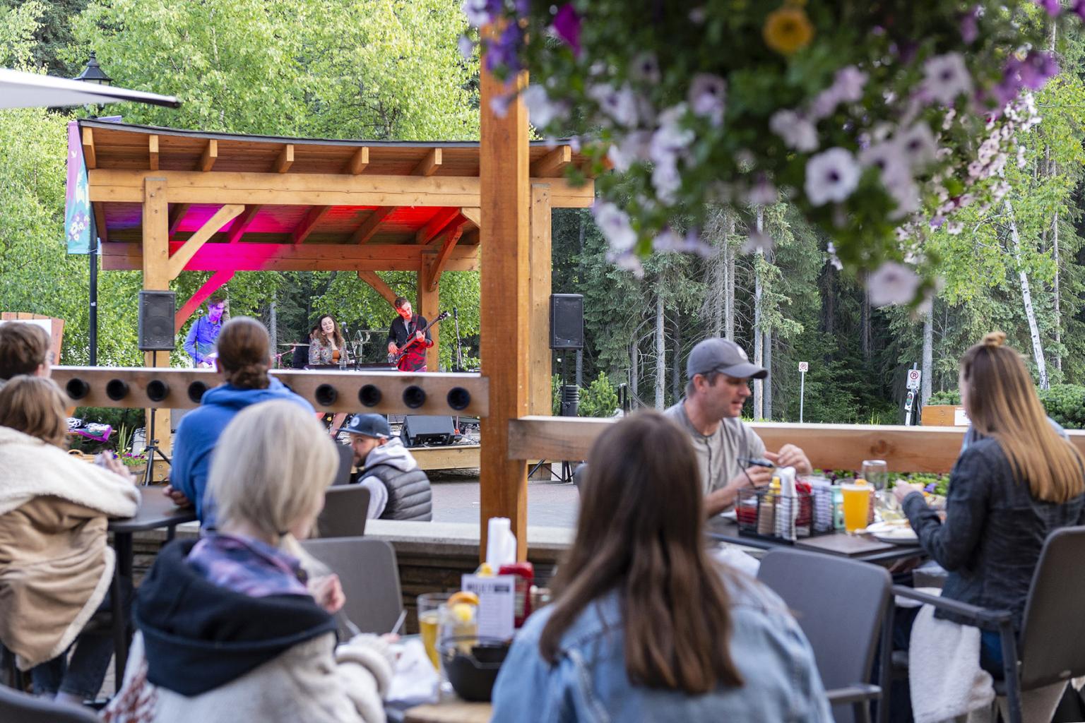 patio lunch with live music in sun peaks