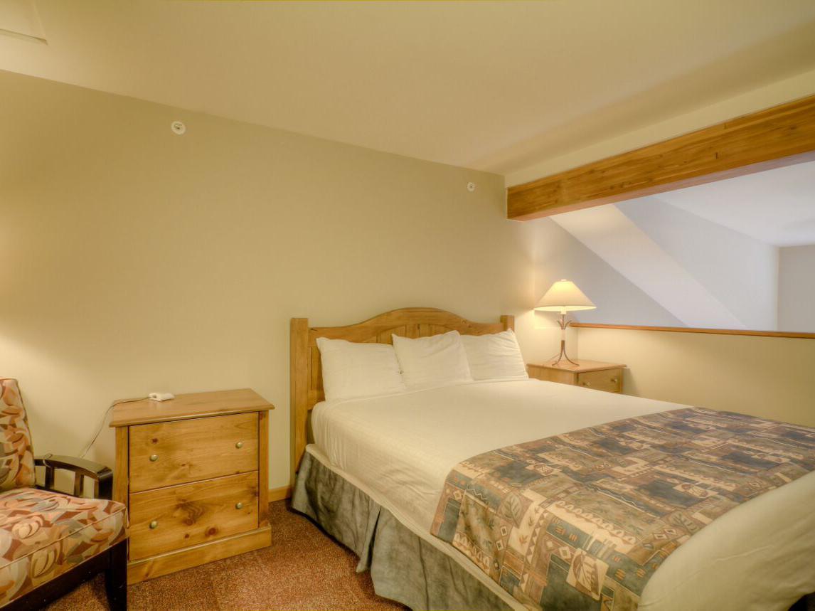 Cahilty Hotel Loft with Kitchen and King Size Bed