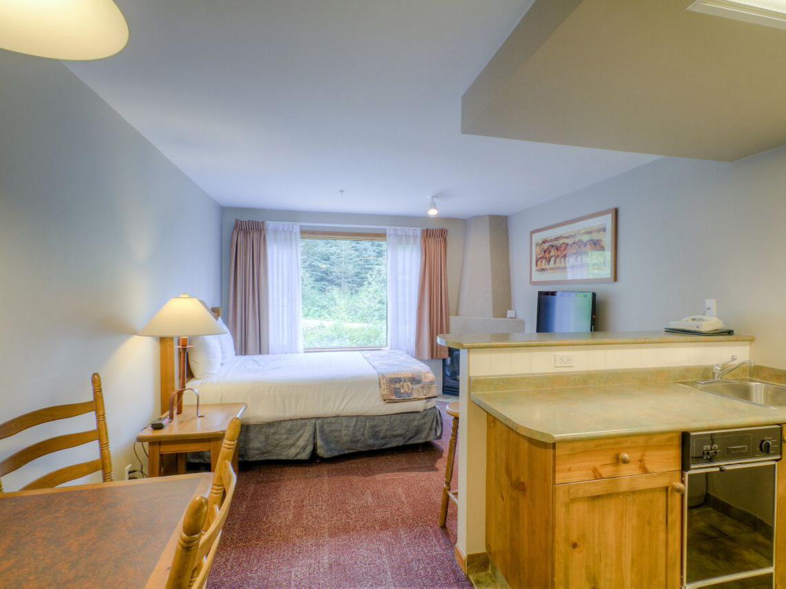 Cahilty Hotel Studio with Kitchen