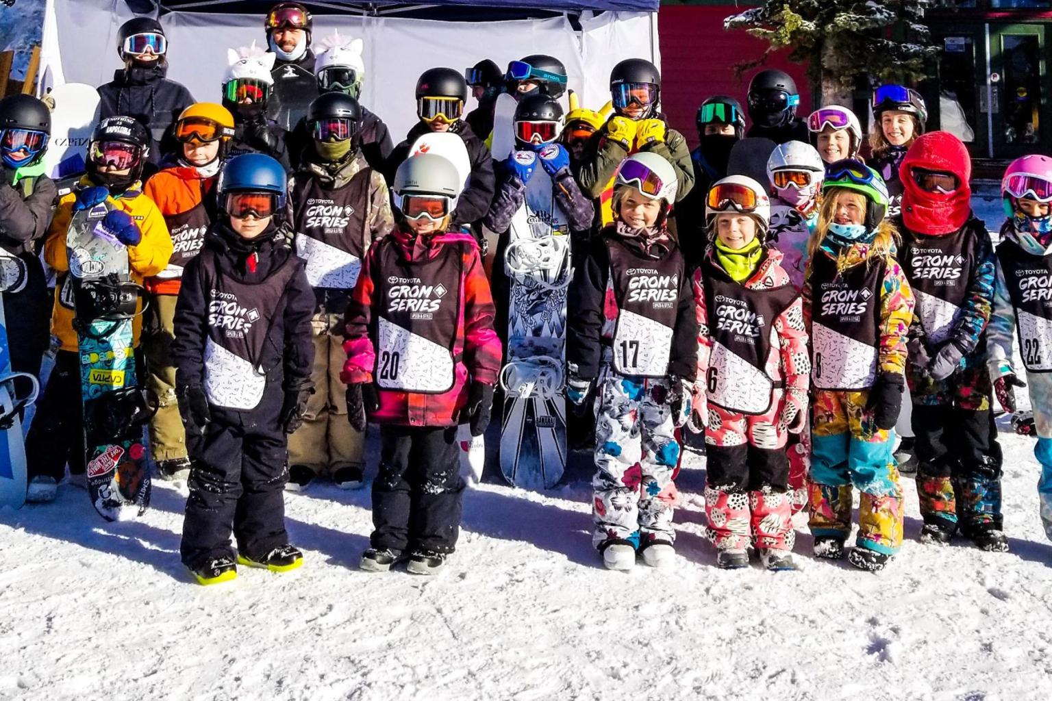 Group of kids snowboarders