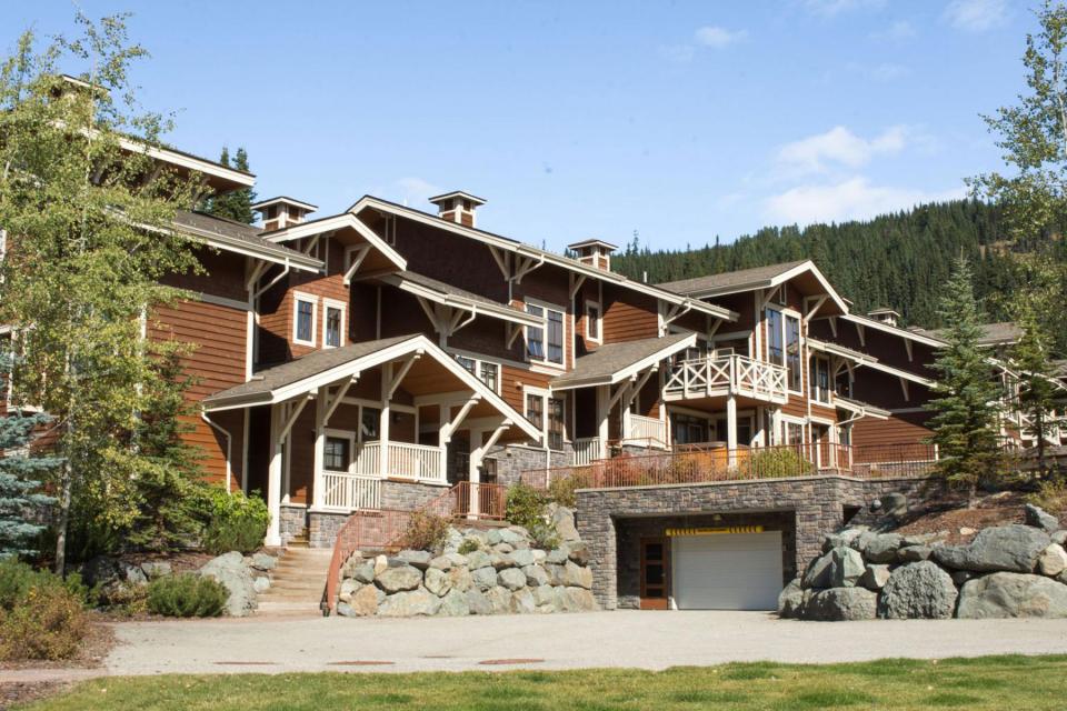 Stone's Throw Sun Peaks Resort