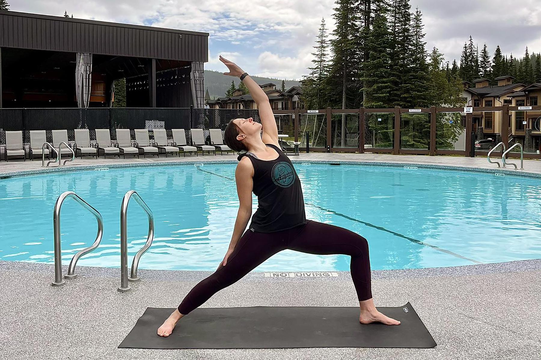 Flow amp Float Sun Peaks Resort - Meghan%20Pool%20Side%20Yoga%20crop 